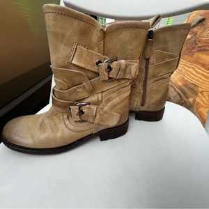 GUESS BOOTS  Womens 5.5 Beige Leather Ankle Buckles Moto Biker Grier Casual Fall